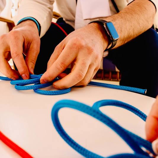 How can knots tying be an entertainment onboard a cruise ship?