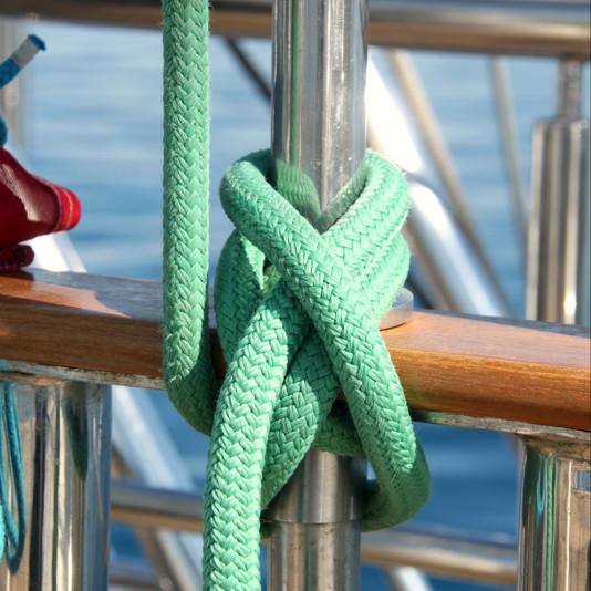 How can knots tying be an entertainment onboard a cruise ship?