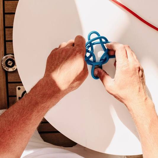 How can knots tying be an entertainment onboard a cruise ship?