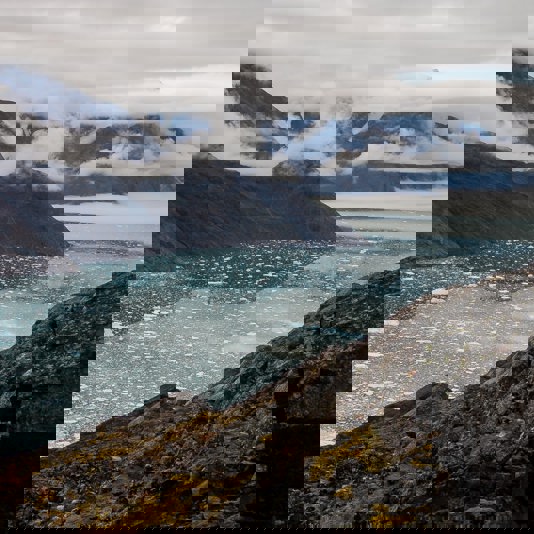 A TRAVÉS DEL ESTRECHO DE DINAMARCA HACIA EL ESTE DE GROENLANDIA