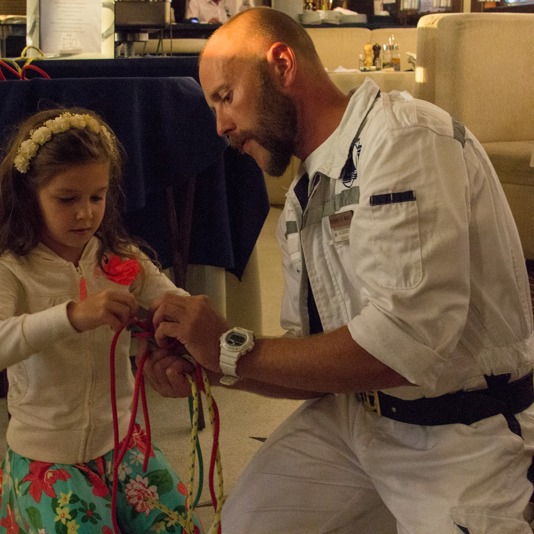 How can knots tying be an entertainment onboard a cruise ship?