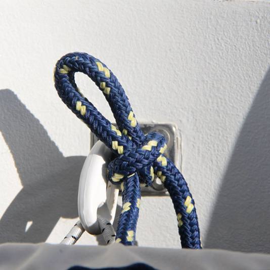 How can knots tying be an entertainment onboard a cruise ship?